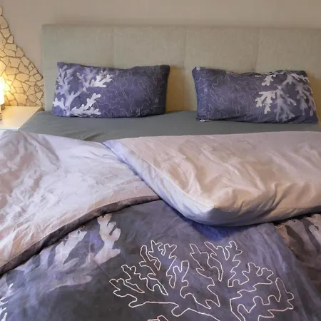 Op De Westerdiek 2 *